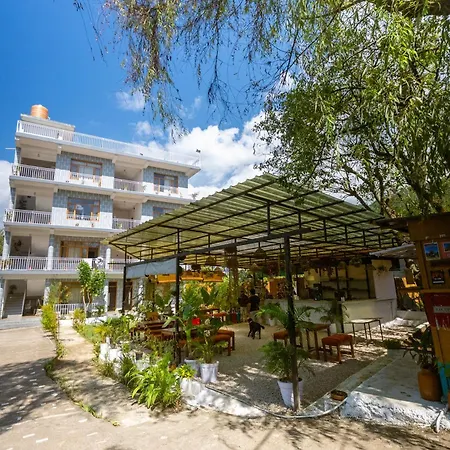 Tlo - The Life Outdoor, Bir Billing-3
